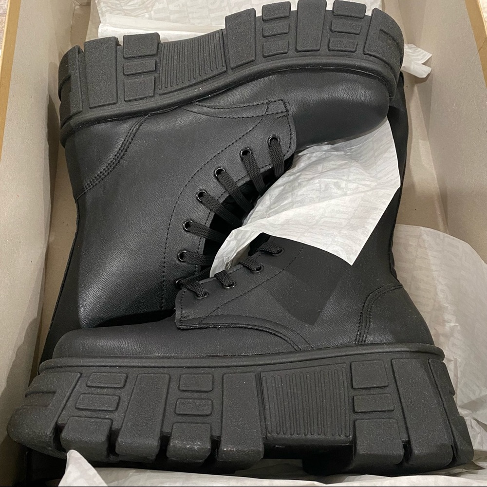 New Steve Madden Transform Platform Combat Boots - Picture 5 of 7
